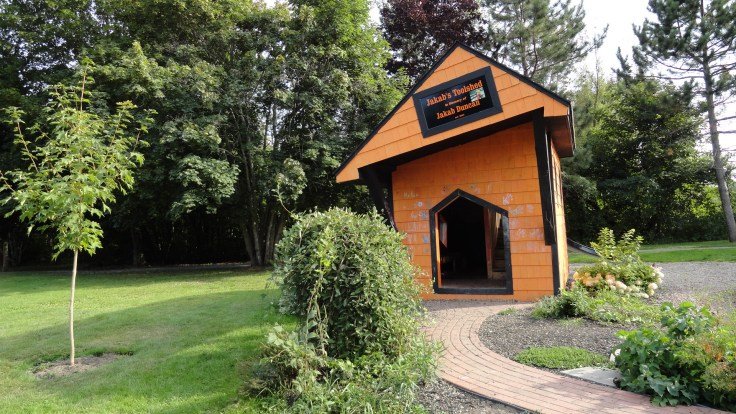 crooked house in O'connell Park