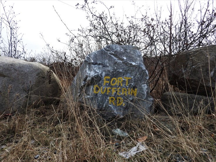 Fort Dufferin Road rock sign
